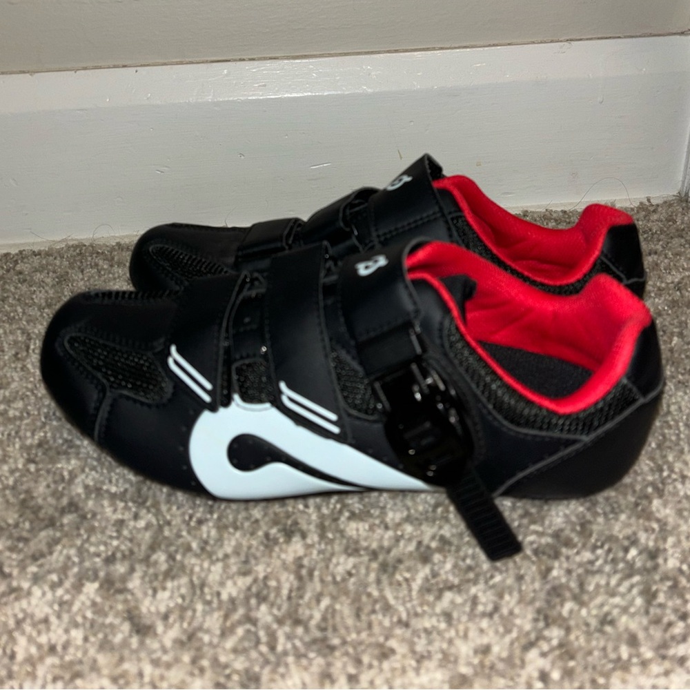 PELOTON CYCLING SHOES 39 (Womens size 8) LIKE NEW